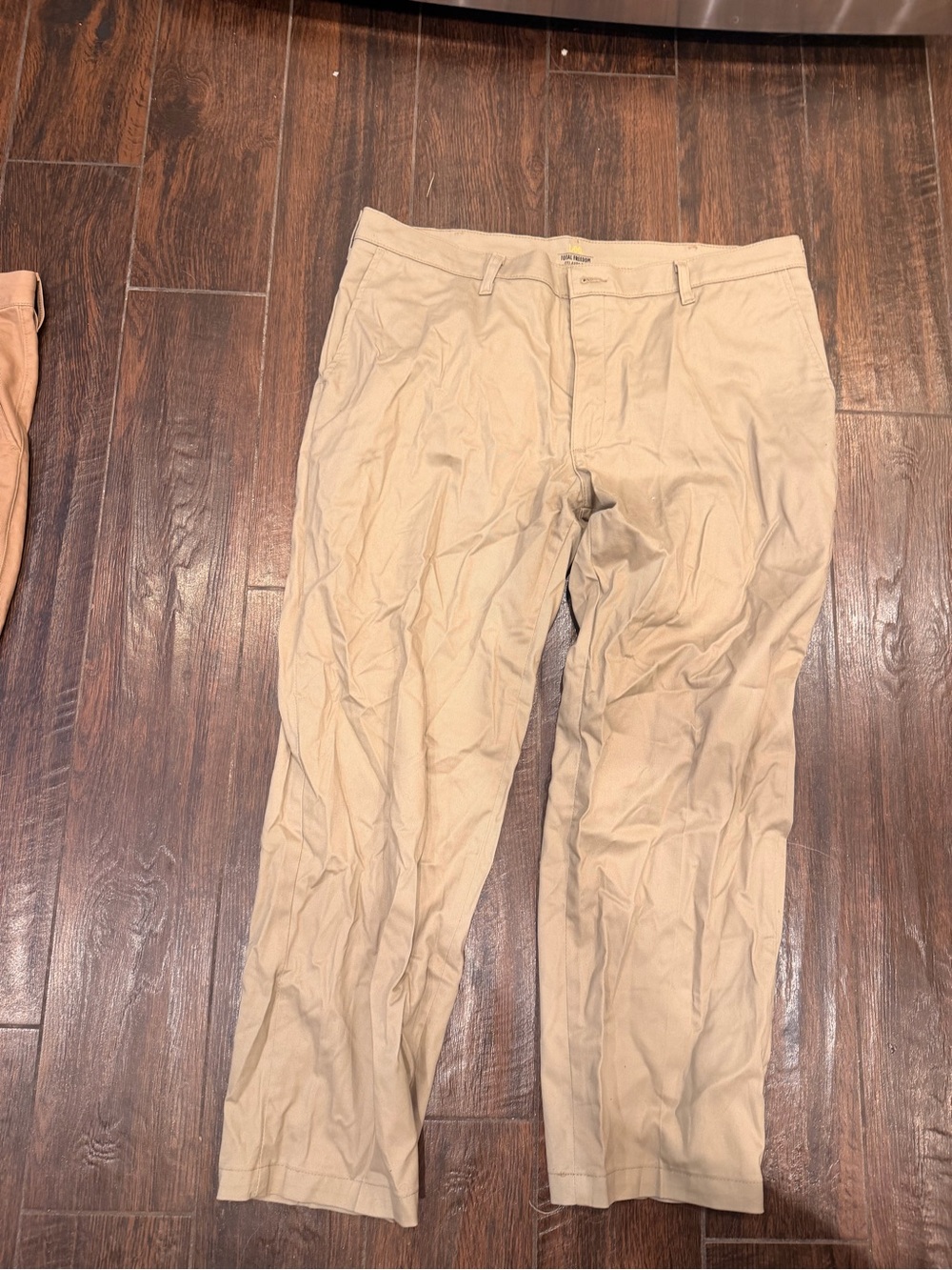 Lee Total Freedom Relaxed Fit Khaki Pants | 38x29 | Beige